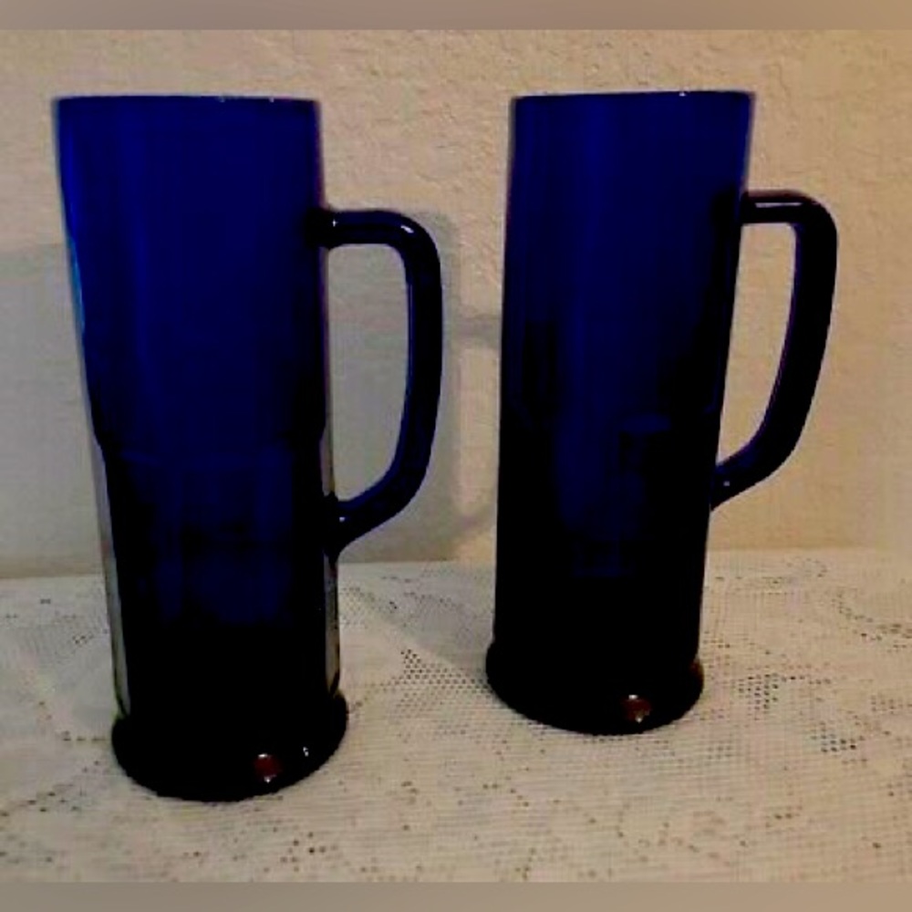 VINTAGE COBALT BLUE GLASS TALL HEAVY DUTY BLUE TANKARD BEER STIEN MUGS  2 -18oz